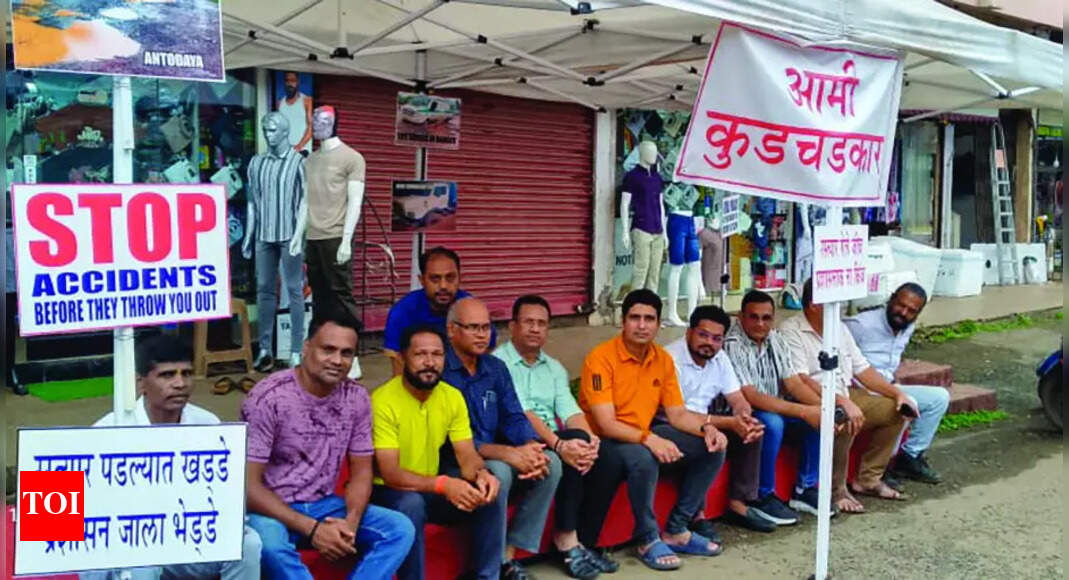 Locals back councillor fasting over Curchorem bad roads