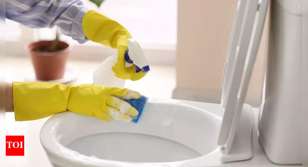 This one trick with salt, baking soda and oil keeps your bathroom spotless