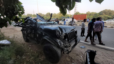 High-speed clang  successful  Gurgaon kills 5; Thar flips aft  hitting divider adjacent   Jharsa Chowk