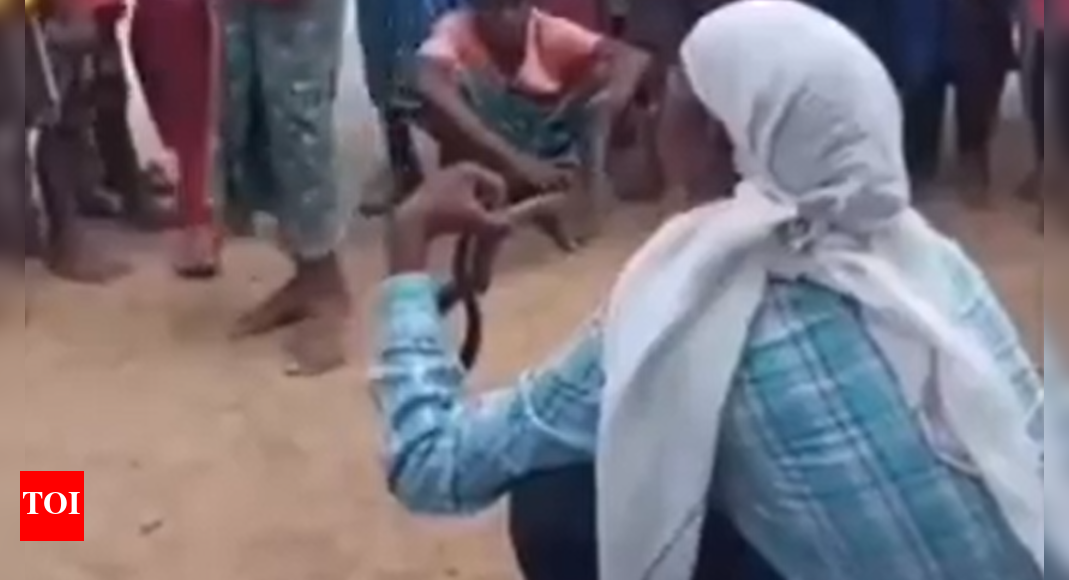 Snake rescuer tries to kiss the snake and what happened next is something  people will never forget