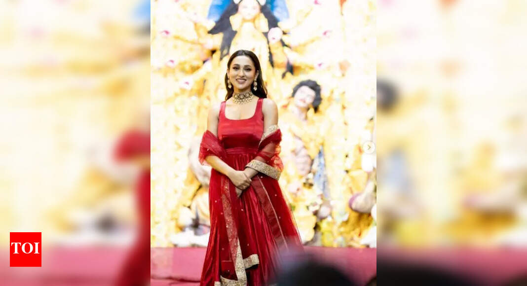 Mimi Chakraborty shares traditional grandeur of 'Barir Pujo'