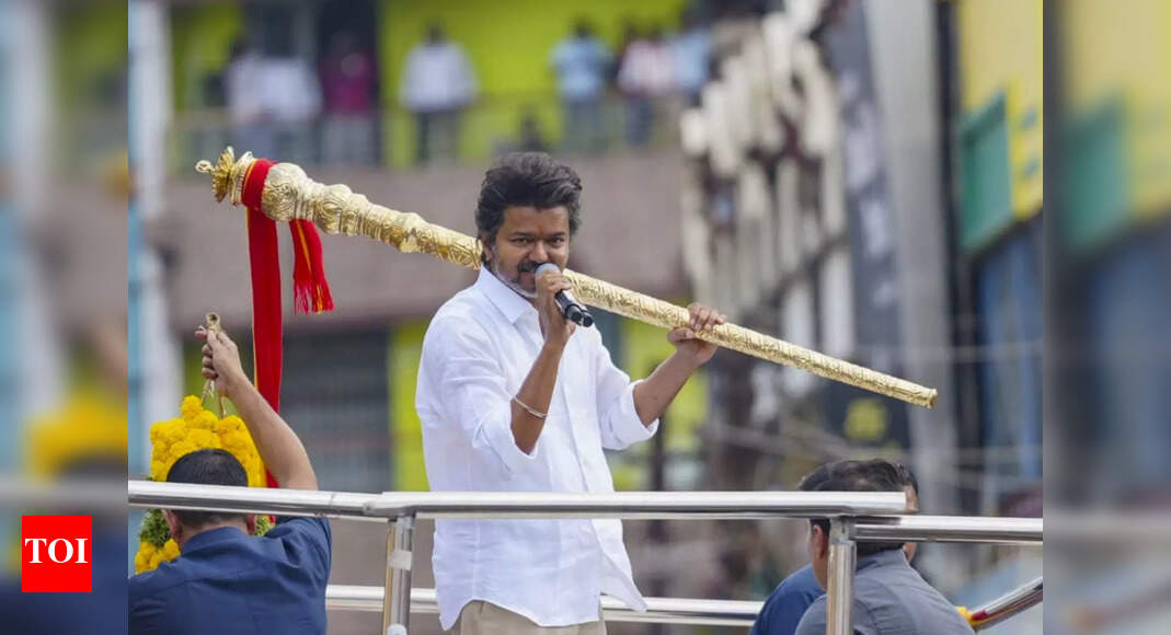 <div>TVK rally tragedy: Stampede-like situation at Vijay's Karur rally; at least 10 dead & 30 injured</div>