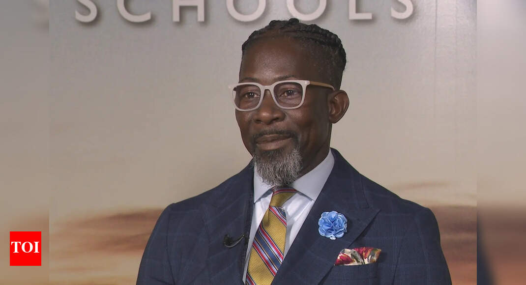 Des Moines school board puts superintendent on leave following immigration arrest