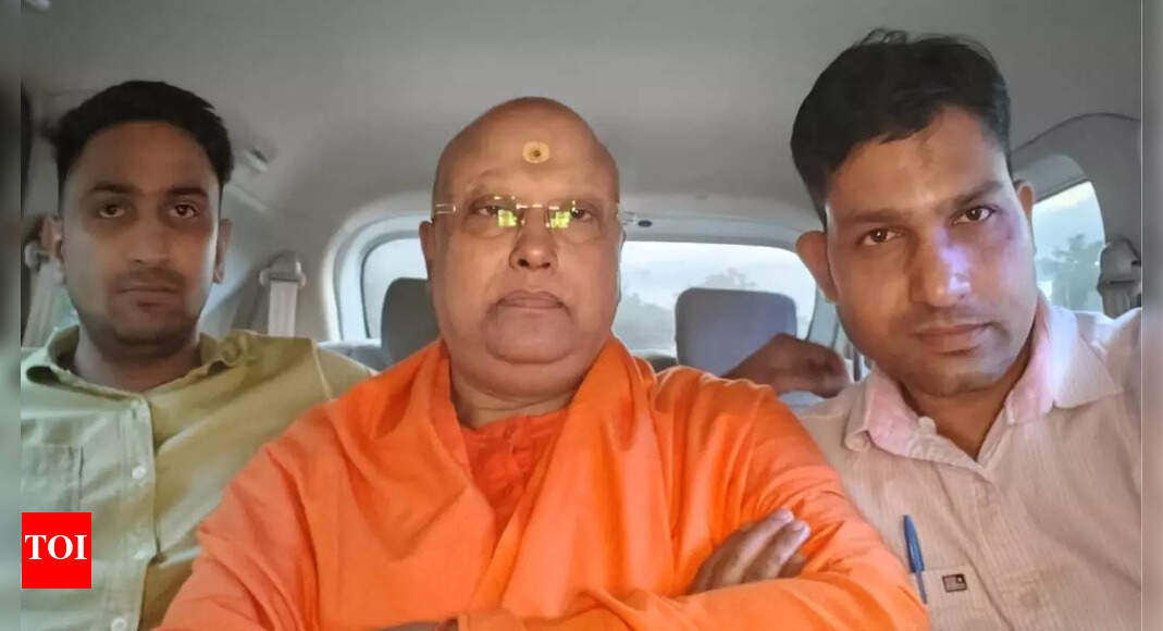 Delhi 'godman' Swami Chaitanyananda, accused of molesting female students, arrested from Agra