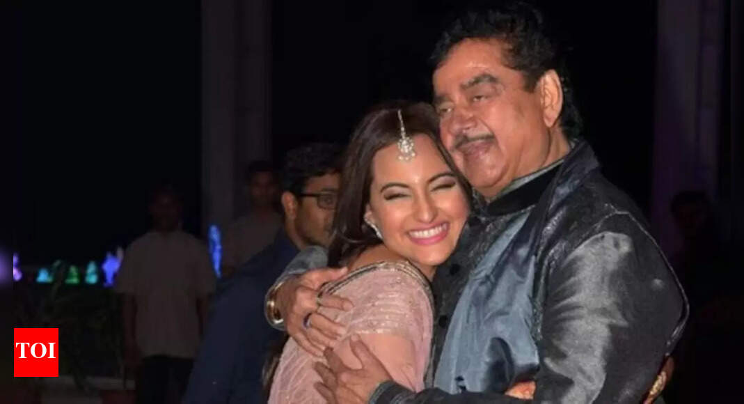 When Sonakshi Sinha called Shatrughan Sinha a conservative father; revealed ‘He wants to bring my husband to our house’ | Hindi Movie News – The Times of India