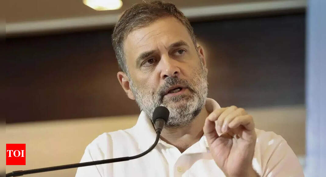 <div>'Stop the killing': Rahul Gandhi says 'Ladakh under attack by RSS, BJP'; pitches for 6th Schedule</div>