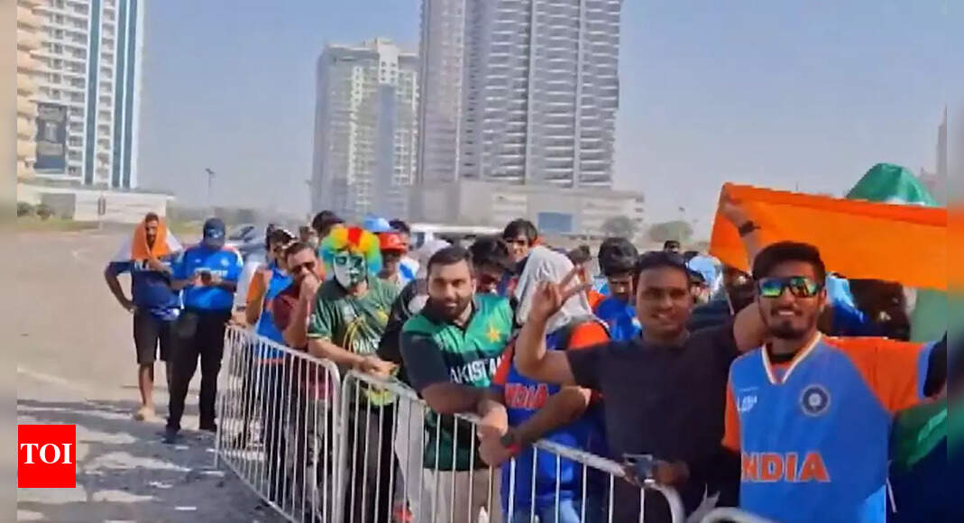 IND vs PAK Final fever: Fans go from 'India jitega' to 'du rupaiyee ka chewing gum'