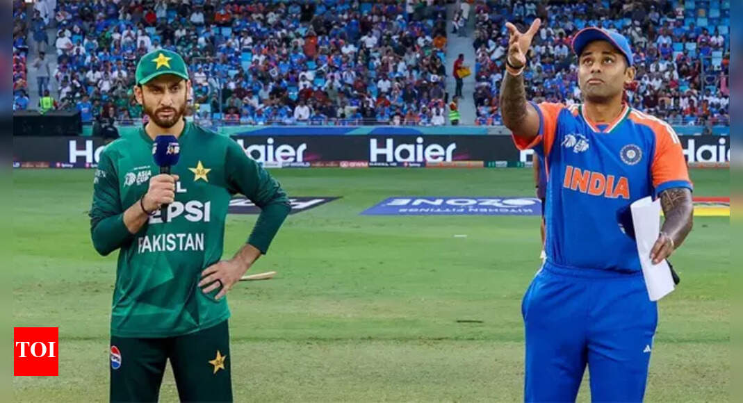 Asia Cup Final: No handshake again! SKY royally ignores former Pakistan captain at toss