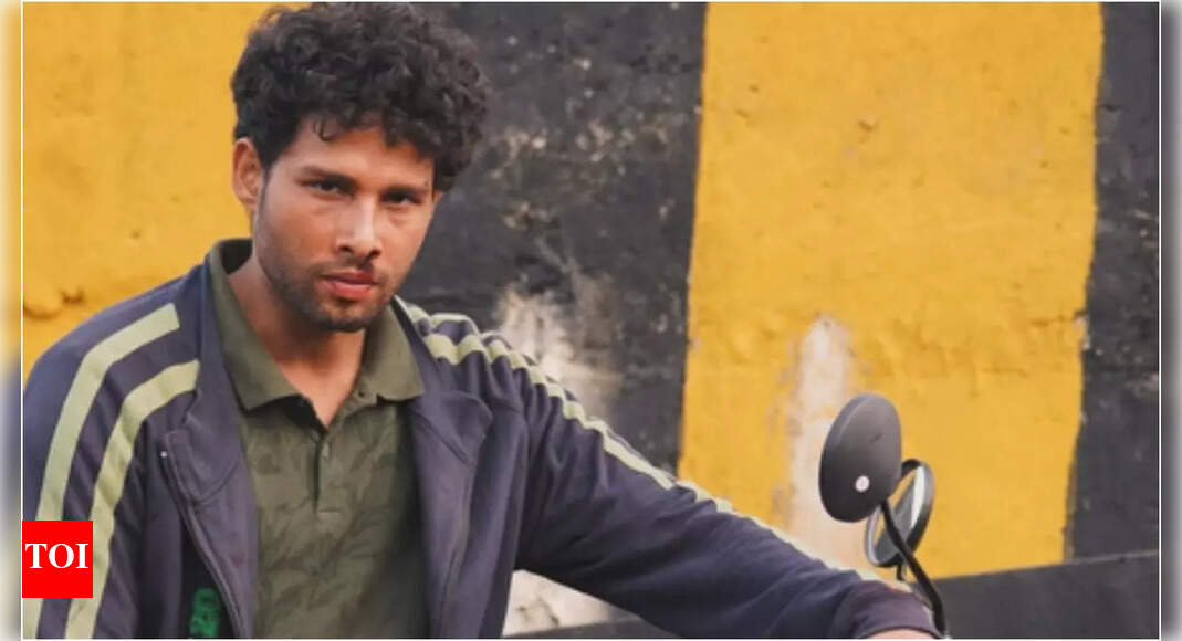 Siddhant Chaturvedi channels his inner Michael Jackson in this BTS video from 'Dhadak 2'