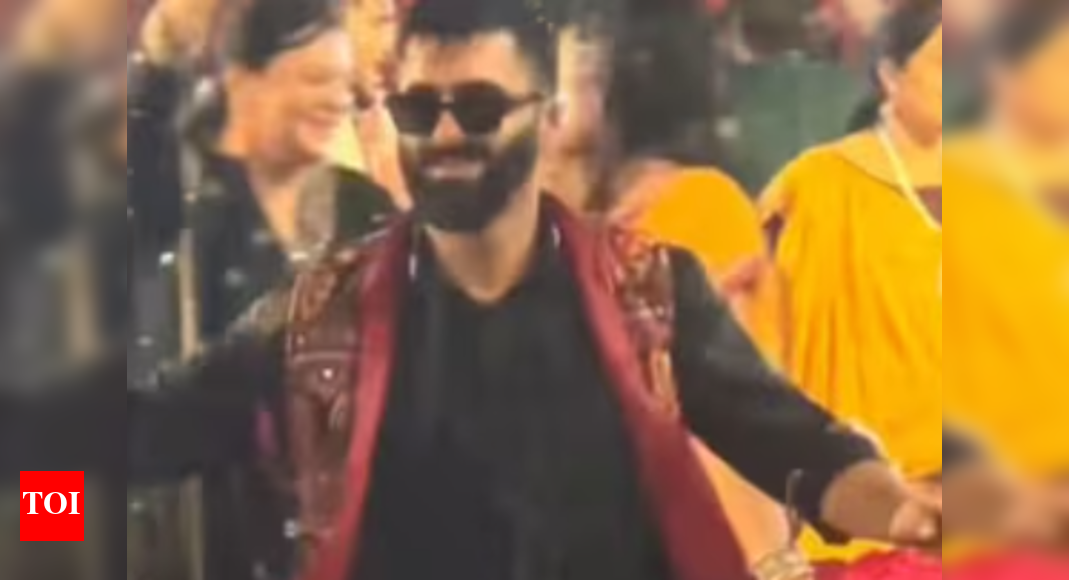 Man performs garba in heavy rain, internet calls it 'magical Navratri moment'