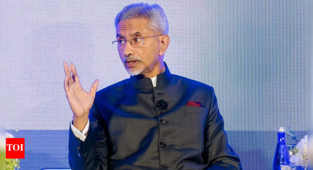 <div>'Tweets make a difference': Jaishankar's dig at Trump; flags market uncertainty</div>