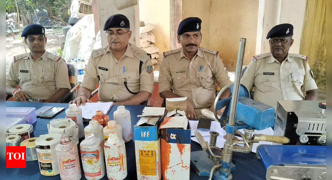 Bokaro Police Uncover Illegal Foreign Liquor Factory in Kamaldih Village