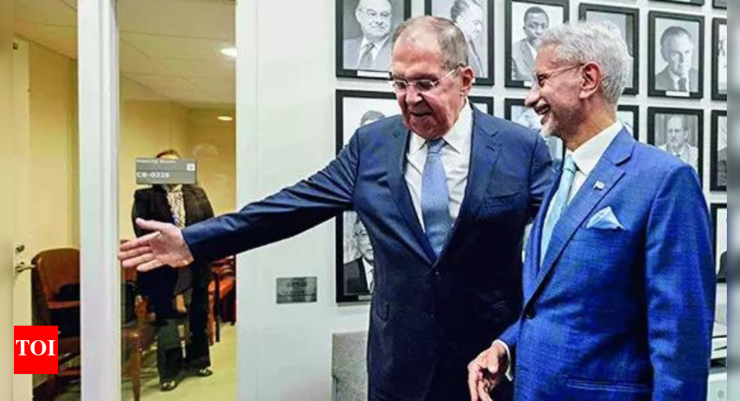 <div>India's strained ties with US won't hit our relations: Russia</div>