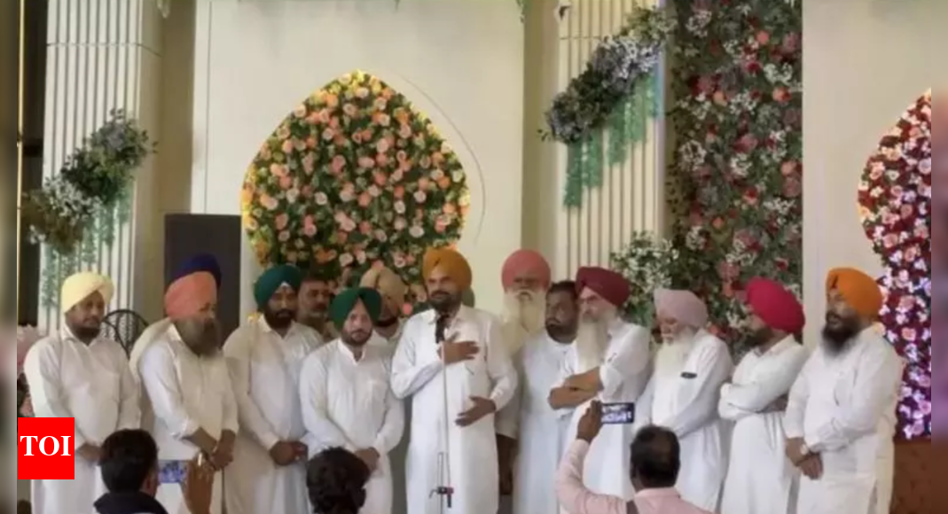 Sidhu Moose Wala’s father eyes poll debut from slain singer’s seat Mansa