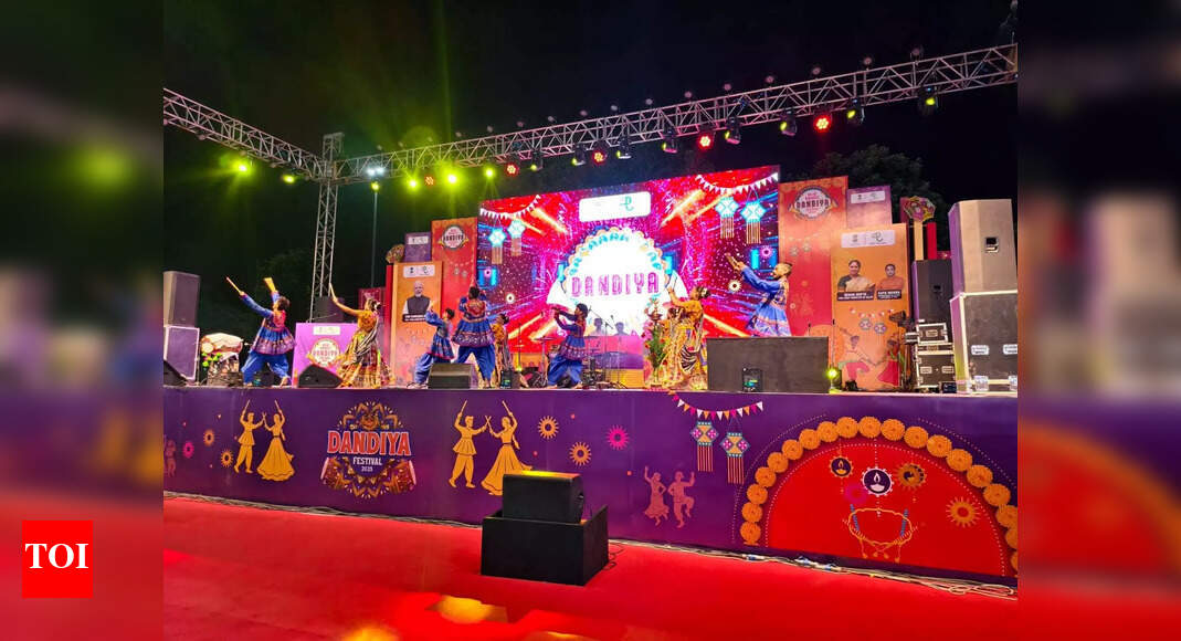 Delhi grooved to garba beats at two-day dandiya festival