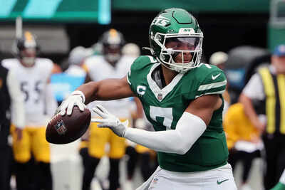 Will Justin Fields play against the Miami Dolphins tonight? Latest injury update on the New York Jets' star QB