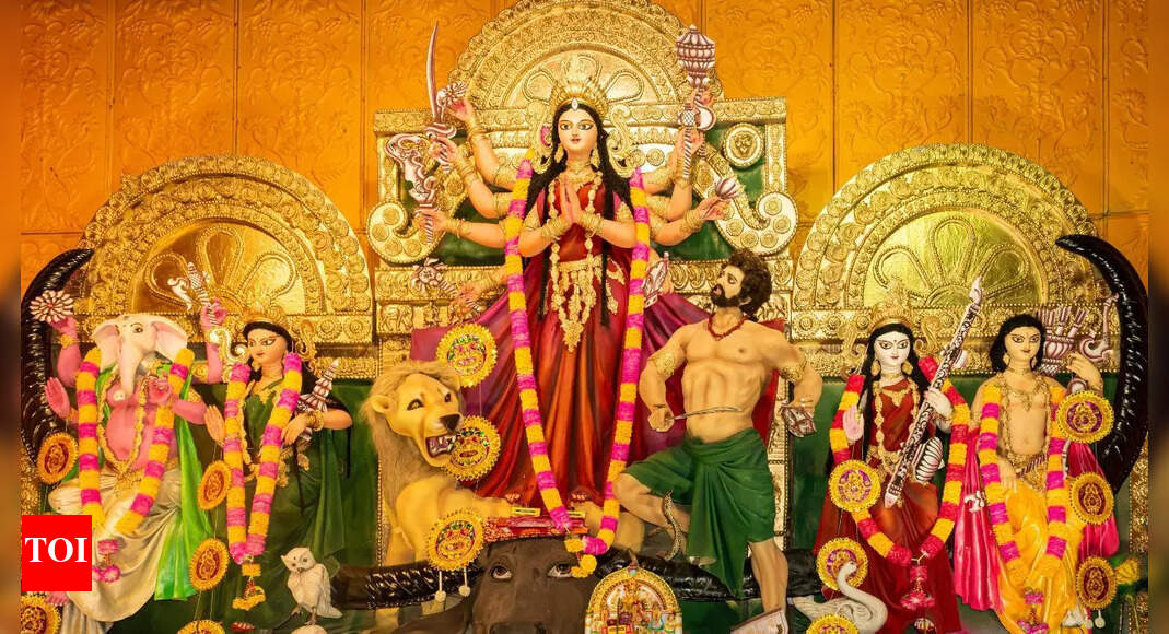Juhu-Santacruz draw film fans and devotees to myriad Puja venues