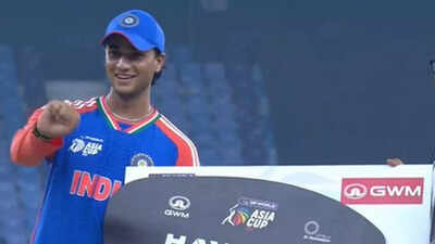 'Oye Raju da munda': Shubman Gill turns cheerleader for childhood friend Abhishek Sharma - Watch