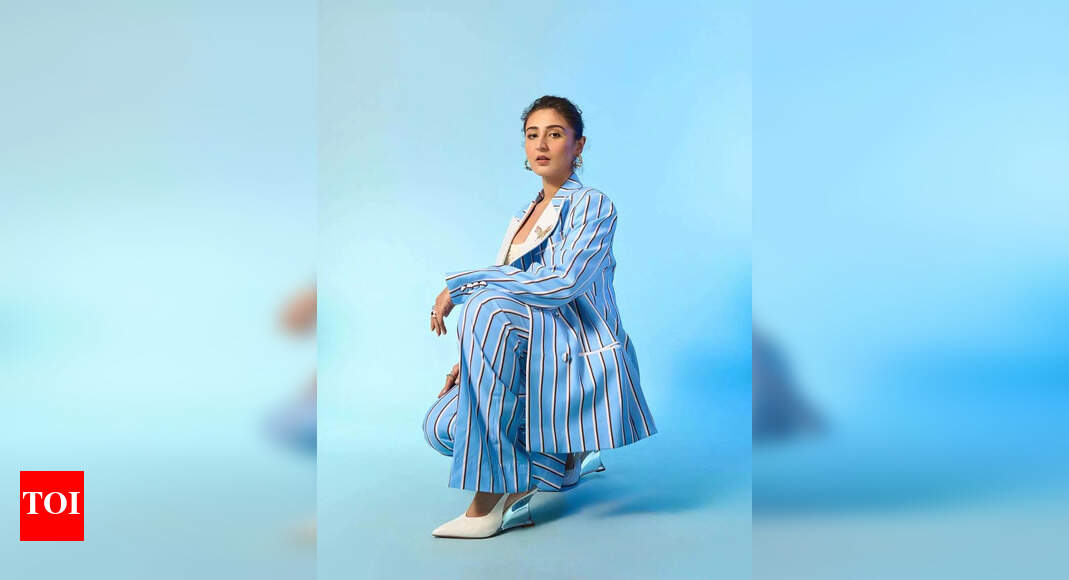 Dhvani Bhanushali drops new romantic single
