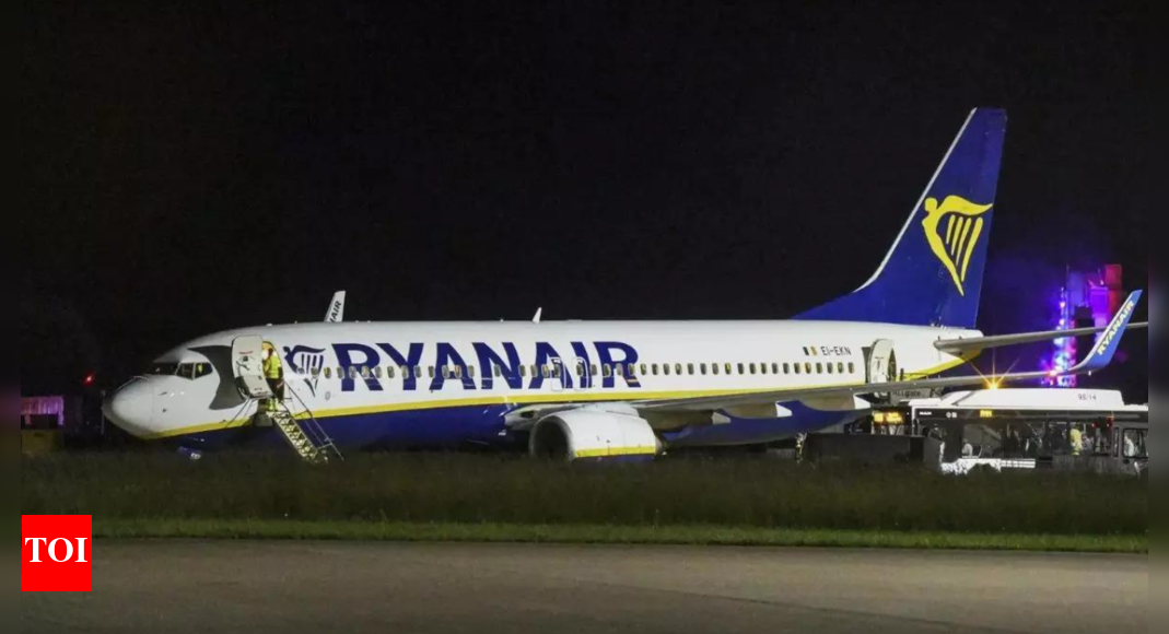 <div>Milan-London flight diverted to Paris as passenger starts 'eating' passport, another tries to flush it down</div>
