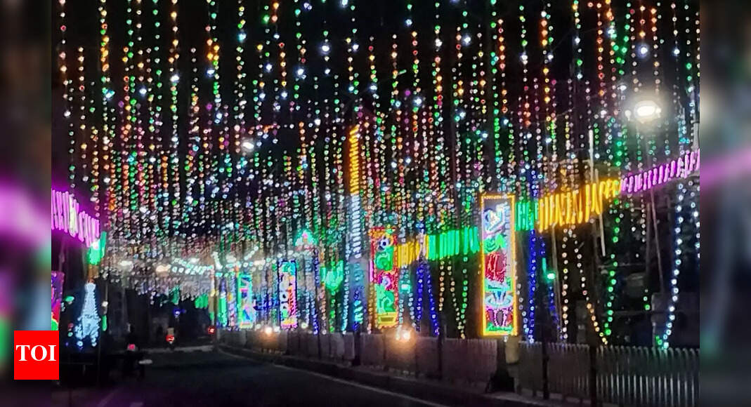 Saptami brings out the crowd in Bhubaneswar, Cuttack as lights, pandals & themes take centre stage