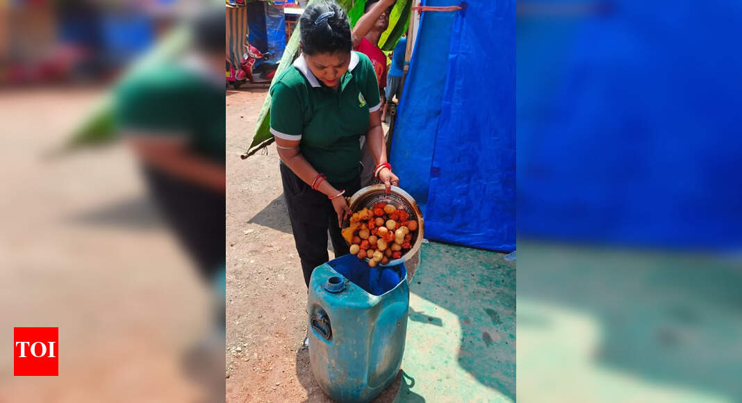Bhuabneswar Municipal Corporation inspects food stalls near Durga Puja pandals, takes away 100 kg stale food