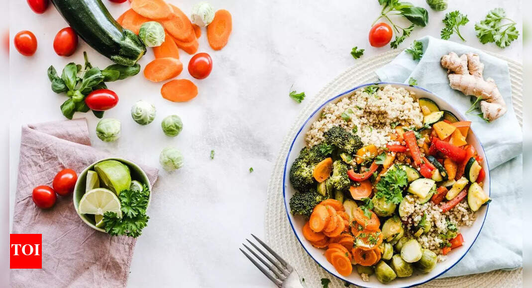 How eating salad before meals improves health, controls blood sugar, and aids weight management