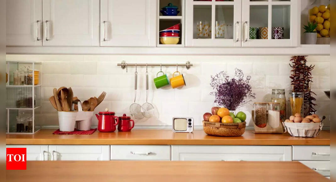 Men step up in kitchens, stir cookware market