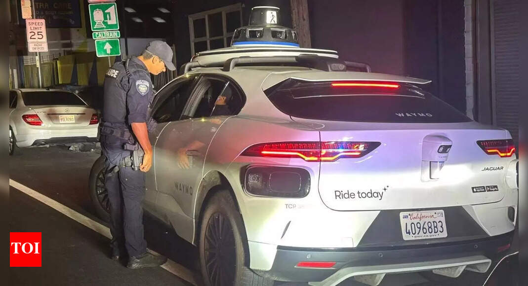 California cops pull over robot taxi; left scratching heads on who to ticket