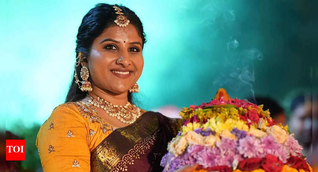 Every Bathukamma song I sing comes from the heart: Mangli