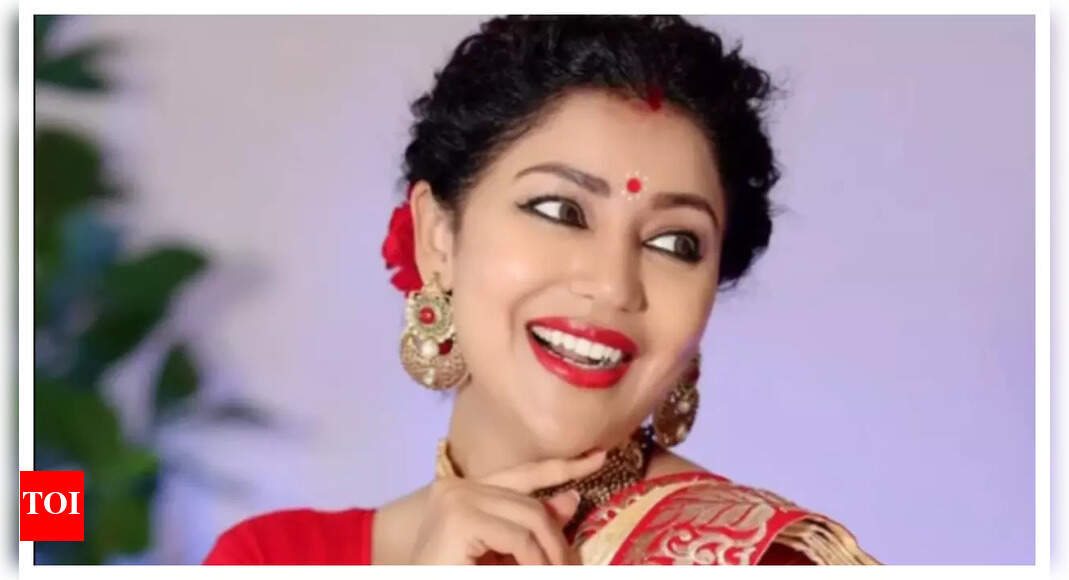 We don’t cook anything at home during Durga Puja: Debinna Bonnerjee