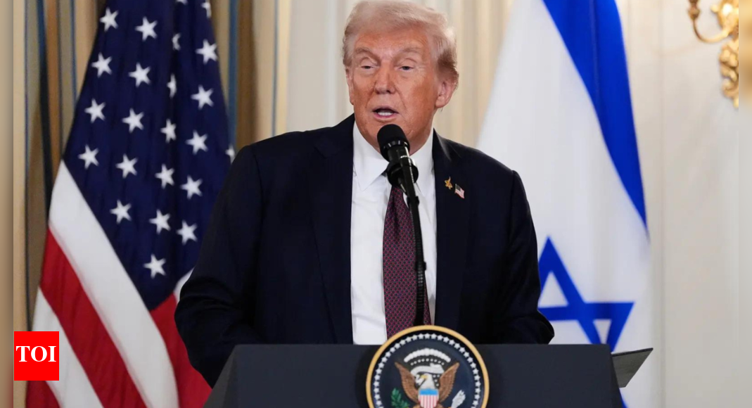 <div>'So much more elegant': Donald Trump shows 'correct' way of saying 'Abrah-ahm' - watch</div>