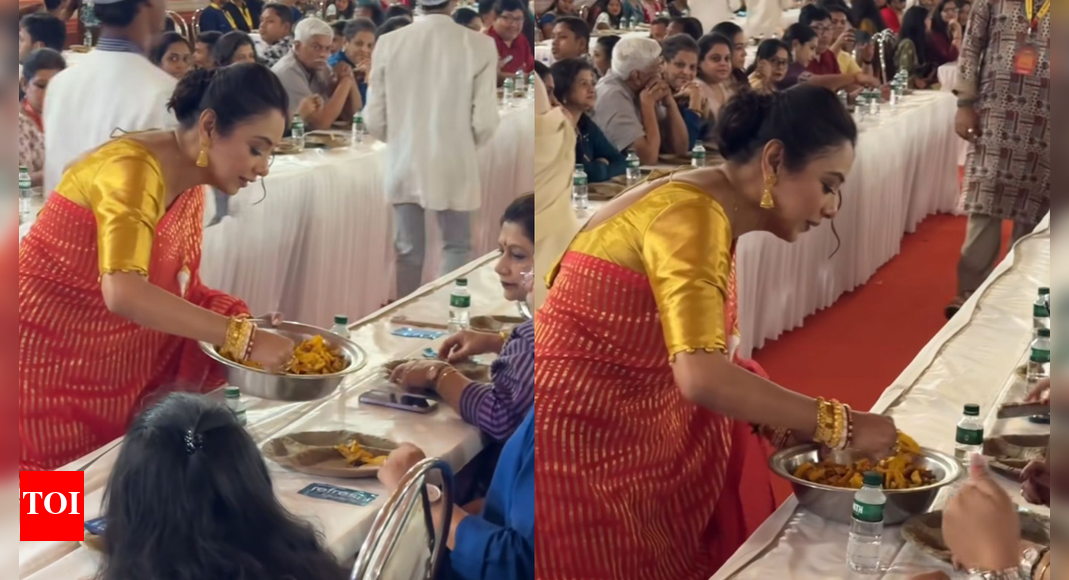 Rupali Ganguly joins Rani Mukerji in Durga Puja celebrations; serves Bhog at the Pandal