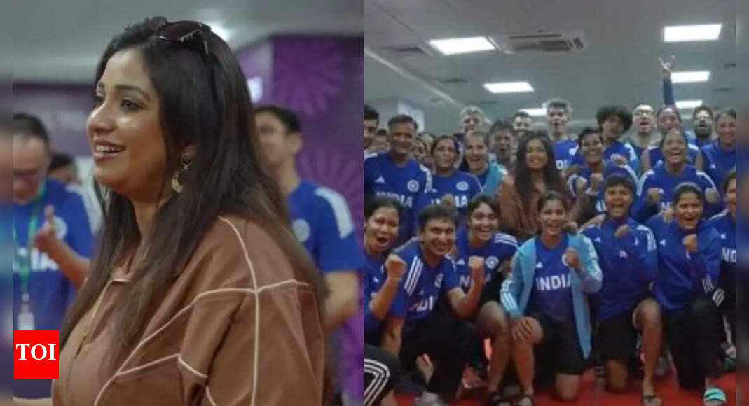 Shreya sings ‘Piyu Bole’ in Indian dressing room