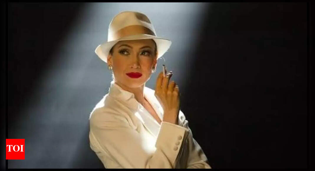 'Kiss of the Spider Woman': Jennifer Lopez reveals issues of a 50-pound dress; dedicates film to Latin and Queer community