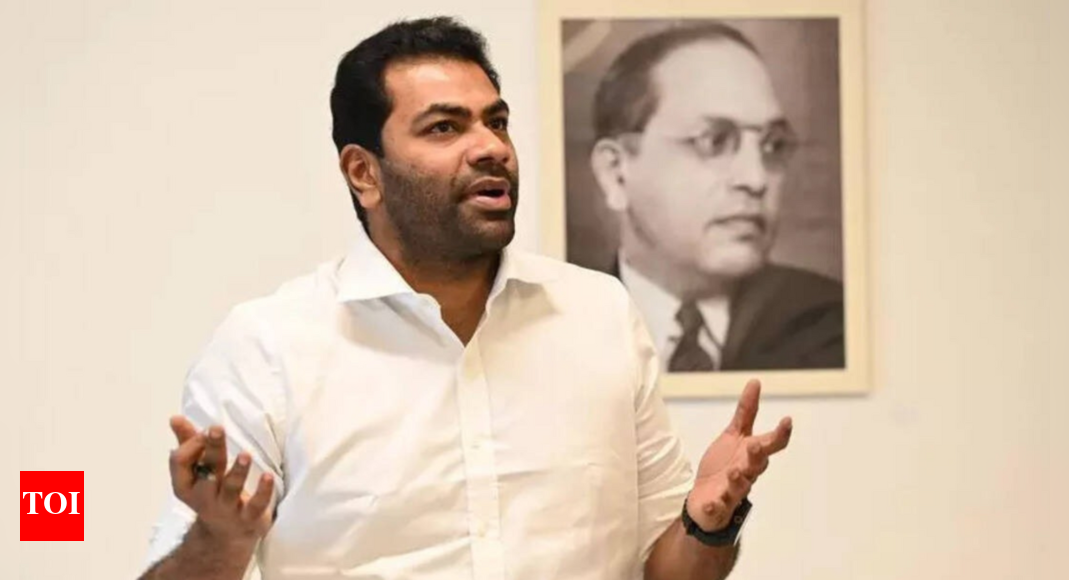 <div>Karur stampede: TN Police books TVK's Adhav Arjuna; had called for a 'Gen Z' uprising against Stalin govt</div>