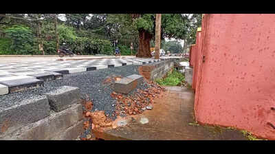 Footpath locks residents’ gates in Kalghatgi Road