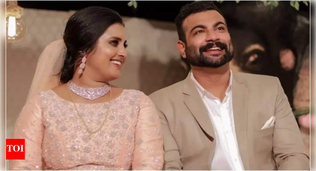 <div>Roshna, Kichu Tellus confirm divorce: 'I’m free, he’s free'</div>