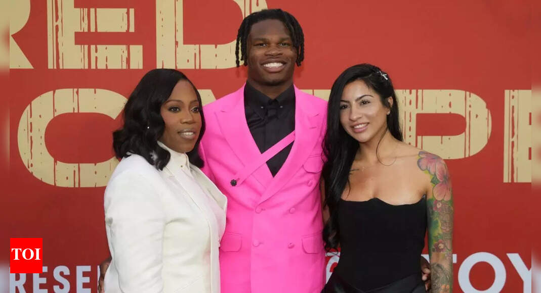 Travis Hunter and his mother make headlines on and off the field with new inspiring career