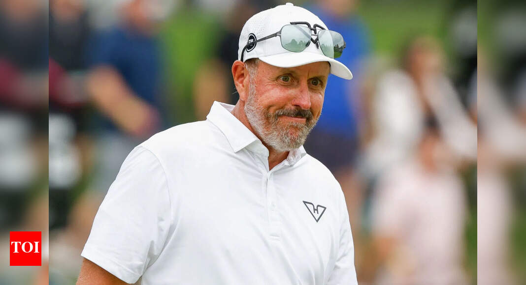 “Helping mental health”: Phil Mickelson cracks Golf joke in banter with ex-LIV CEO’s son