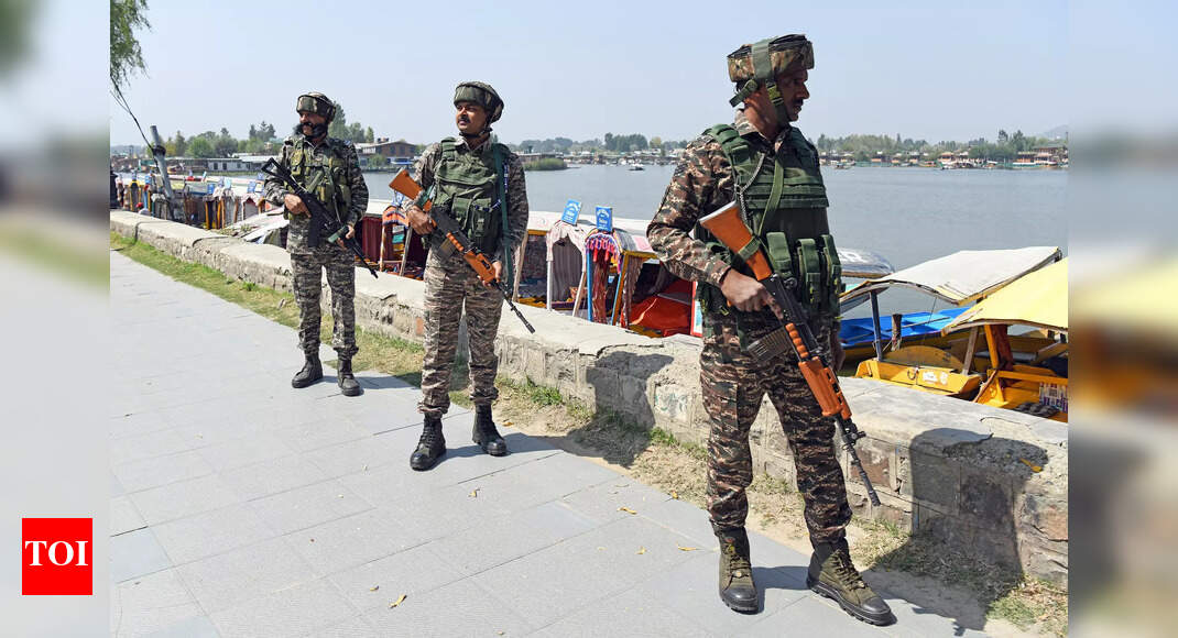 <div>J&K: Searches in Kathua after suspicious border movements; footprint traced</div>
