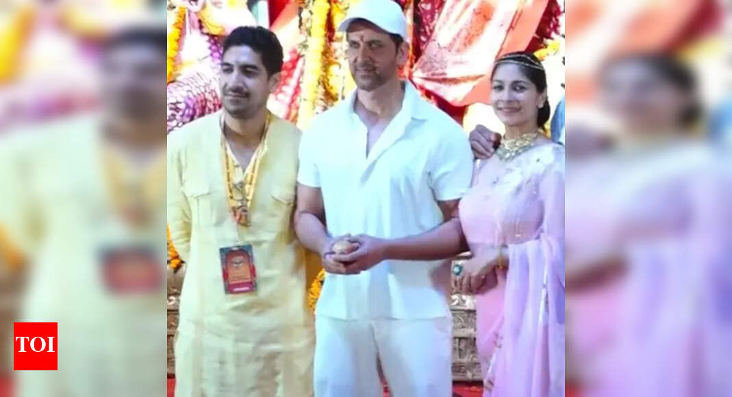 Hrithik Roshan joins in the star-studded Durga Puja celebration with Alia, Karan & Rani