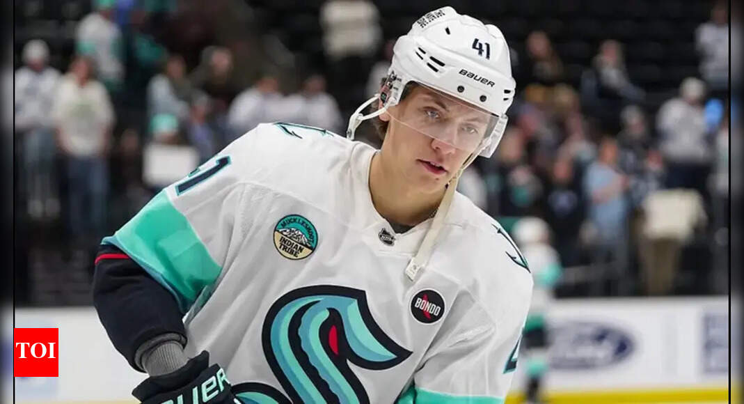 Seattle Kraken lose defenseman Ryker Evans for up to two months with upper-body injury setback in 2025-26 NHL season