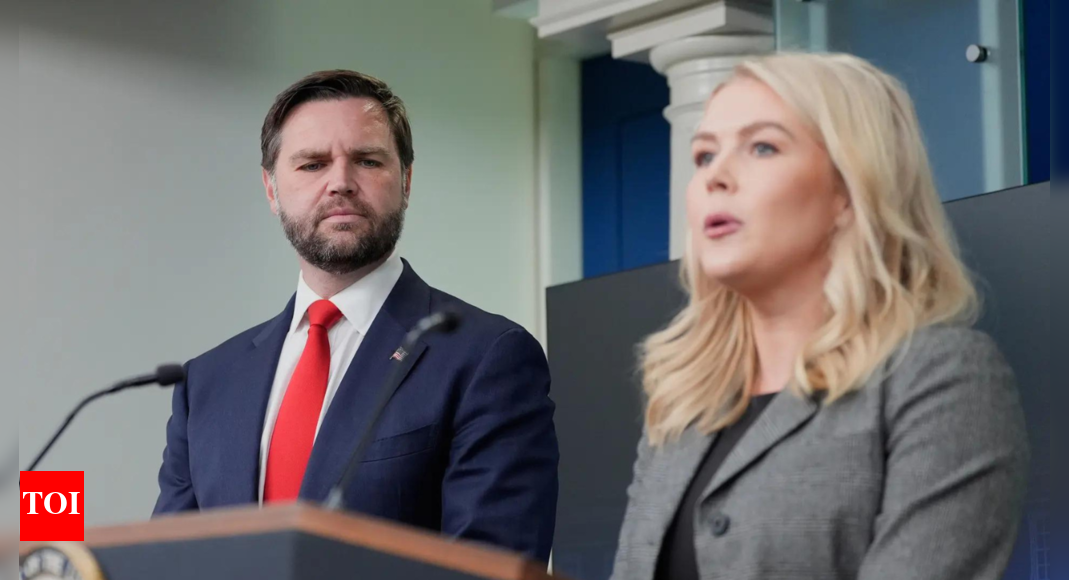 <div>US shutdown: White House slams Democrats; flags 'imminent layoffs'</div>