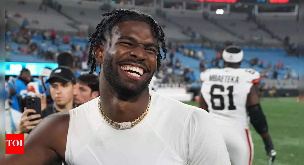 Shedeur Sanders goes viral for mimed answers following Dillon Gabriel’s QB1 announcement with Browns