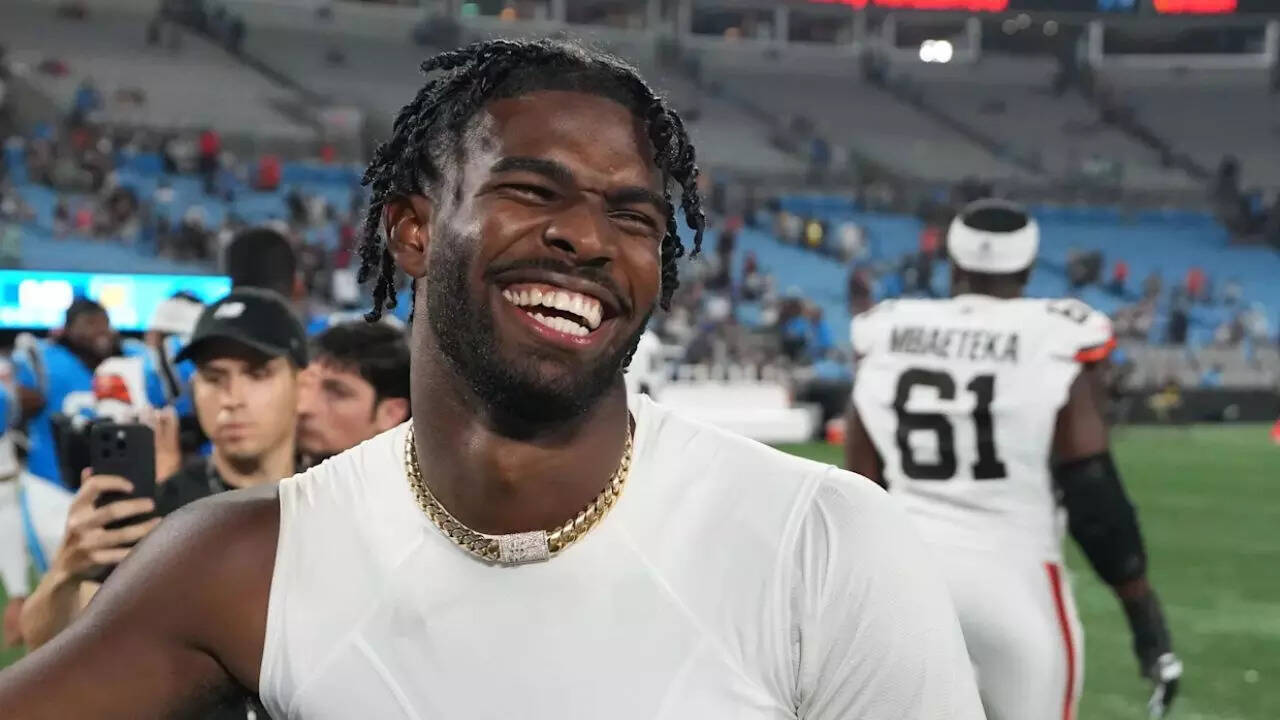 Shedeur Sanders goes viral for mimed answers following Dillon Gabriel's QB1 announcement with Browns | NFL News - The Times of India
