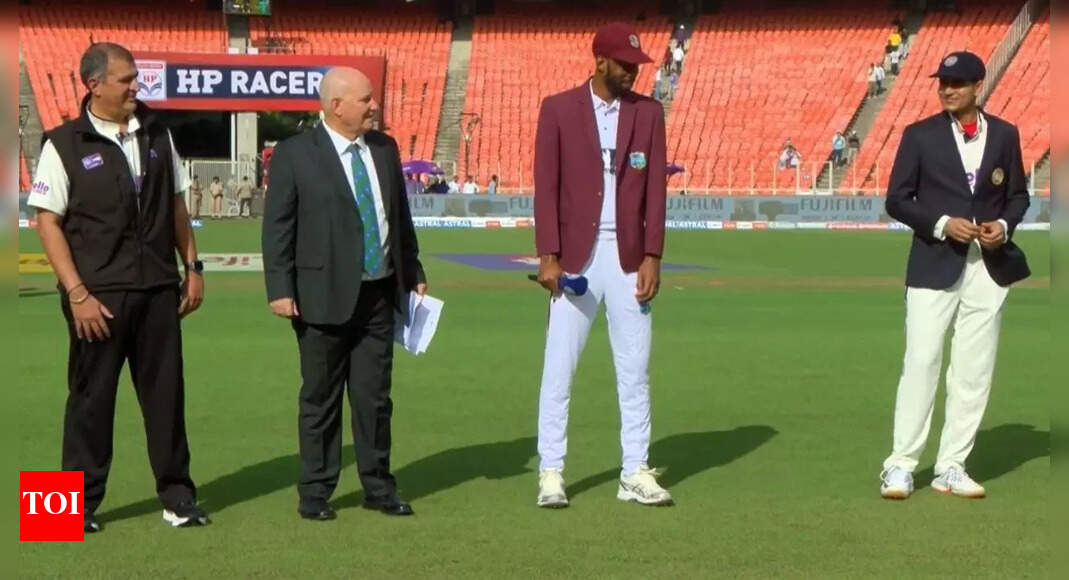 No Pak, no problem! Pycroft gets rousing welcome at toss - Watch