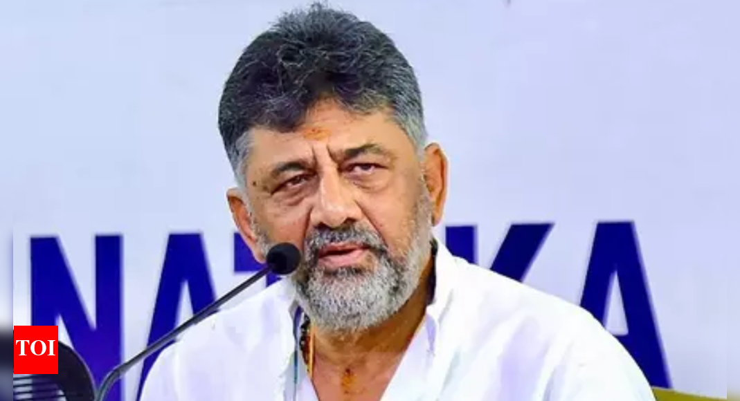<div>'Siddaramaiah and I are working together': Shivakumar warns Congress leaders against CM post talk; KPCC told to issue notices</div>