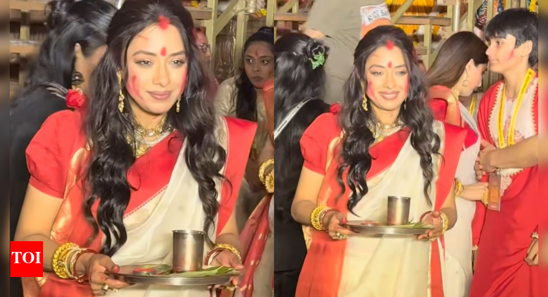Rupali Ganguly celebrates Sindur Khela at Durga Pandal, embraces her Bengali roots