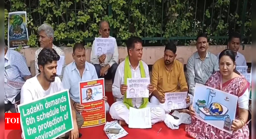 Social activists protest outside Jodhpur collectorate office demanding release of Sonam Wangchuk